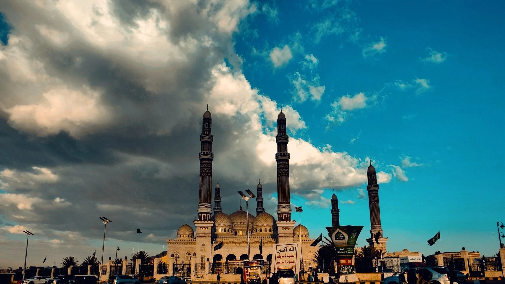 بالغيوم تزينت صنعاء