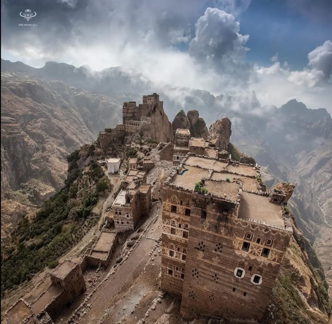 حراز تعانق السماء